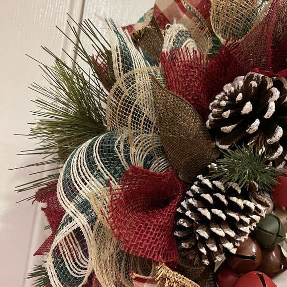 WREATH - RUSTIC WINTER WREATH 24” very very full with VINTAGE JINGLE BELLS! - Picture 3 of 14